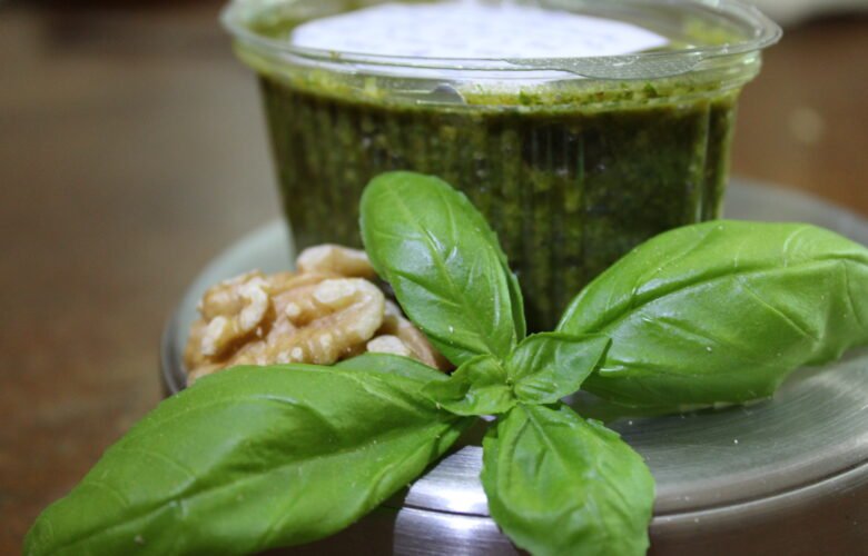 #pesto de albahaca con nueces