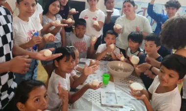 Niños de Puebla del Río saborearon la arepa